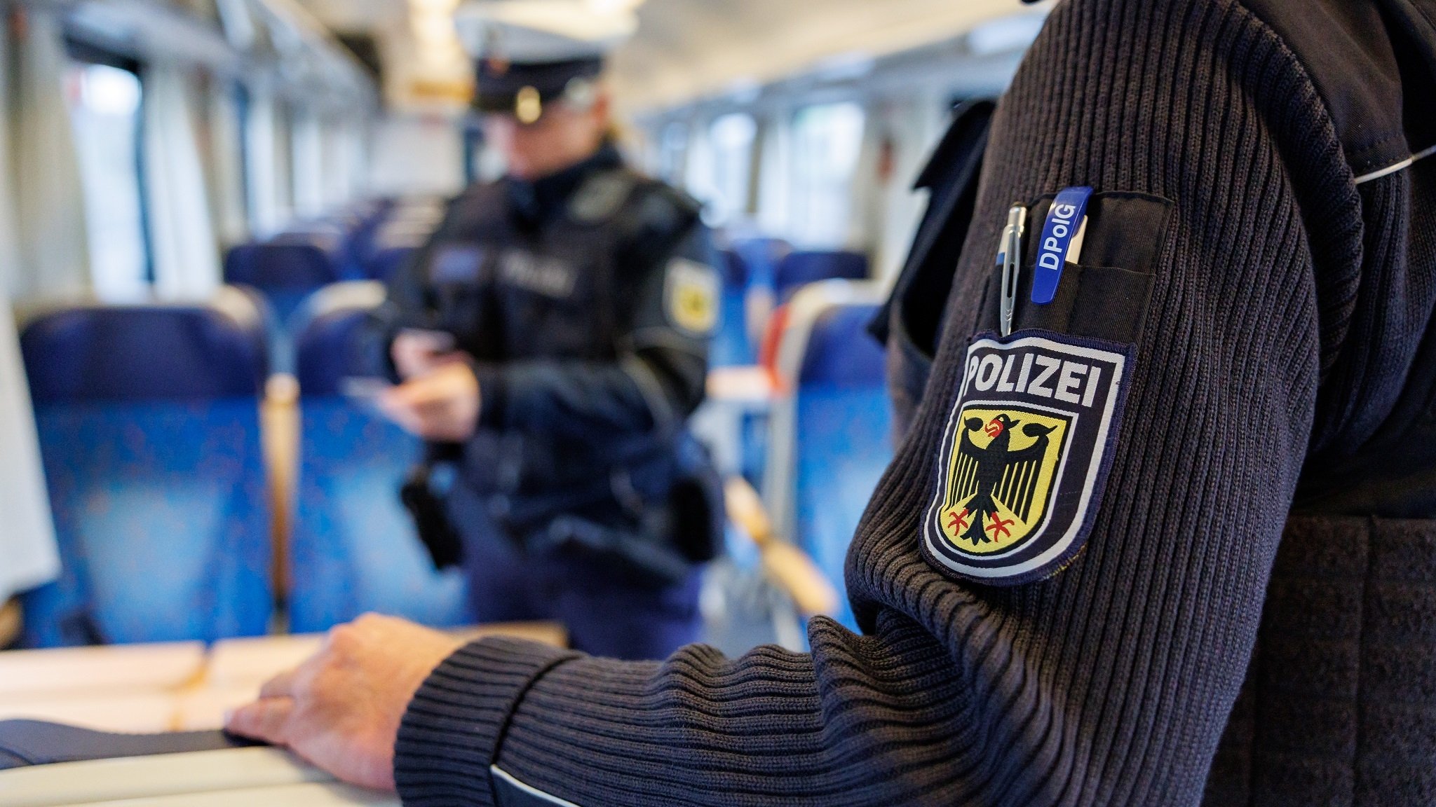 Grenzkontrolle der Bundespolizei im Zug