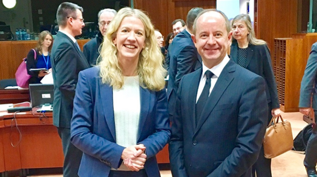 Staatssekretärin Christiane Wirtz gemeinsam mit dem französischen Justizminister Jean-Jacques Urvoas beim JI-Rat
