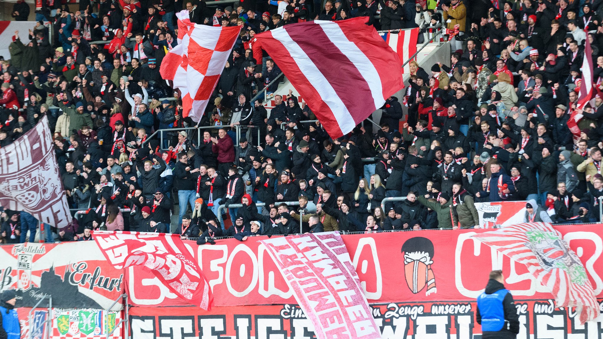Fans des FC Rot-Weiß Erfurt im Steigerwaldstadion