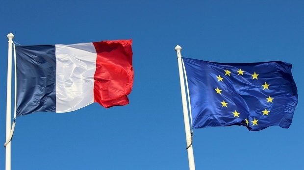 Europäische und französische Flagge