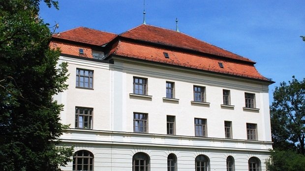 Gerichtsgebäude des AG Miesbach von hinten