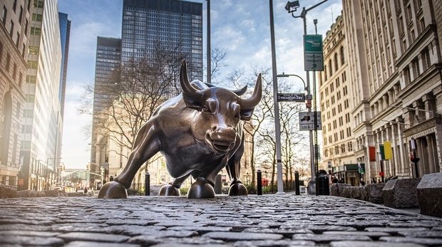 Der "Charging Bull", auch als "Wall Street Bull" bekannt; ein Street-Art-Projekt in der Nähe der Gebäude der Börse