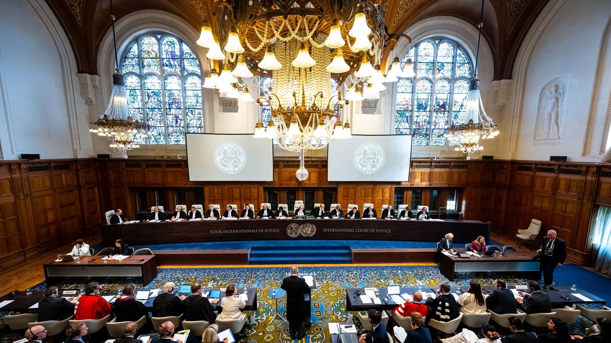 Blick in den Verhandlungssaal des IGH am ersten Tag der Anhörung im Verfahren gegen Deutschland.