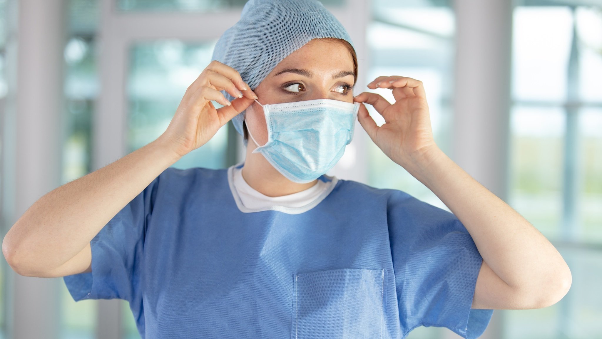 Medizinische Fachangestellte mit Mundschutz