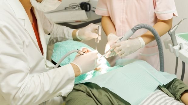 Behandlung beim Zahnarzt (Symbol)