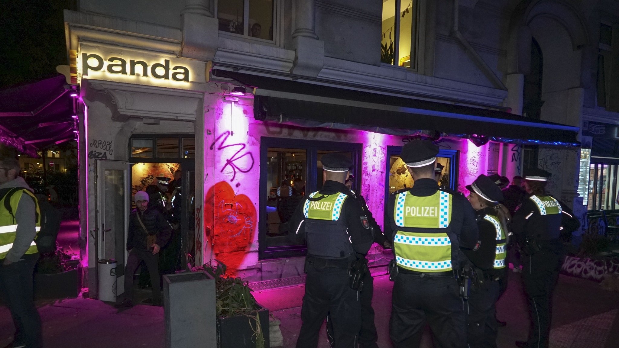 Razzien in mehreren Shisha Bars in Hamburg (Symbolbild)