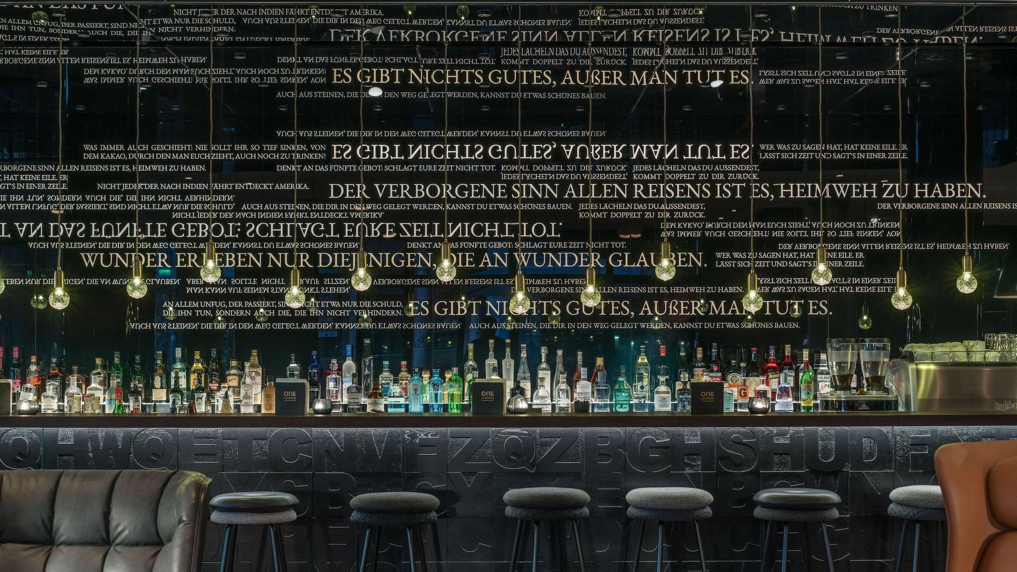 Bar im Motel One Dresden-Palaisplatz