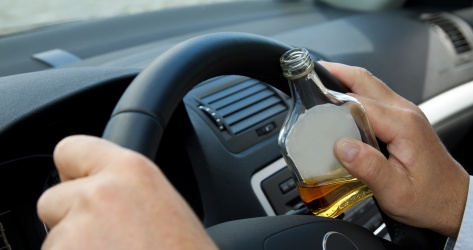 Betrunkener Autofahrer verursacht erheblichen Schaden