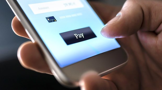 Pay-Button auf dem Bildschirm eines Smartphones