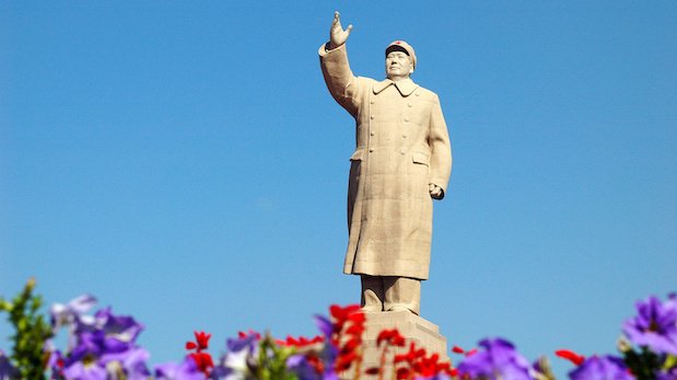 Eine Statue von Mao Zedong