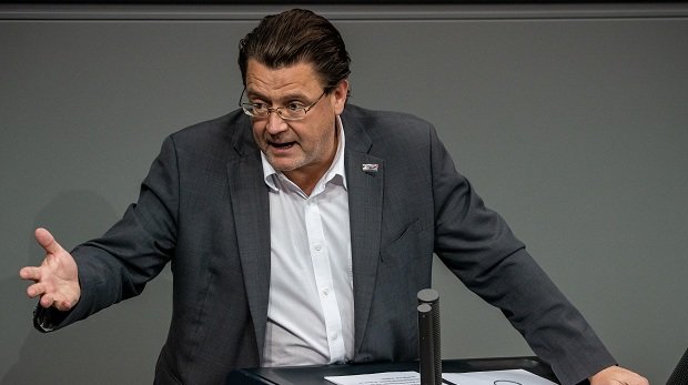 MdB Stephan Brandner bei einer Rede im Bundestag am 12.12.2019