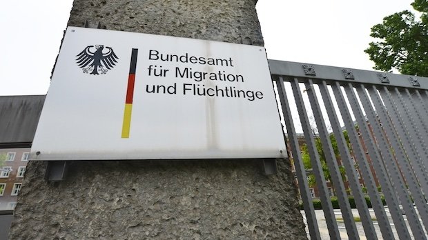 Schild des Bundesamts für Migration und Flüchtlinge
