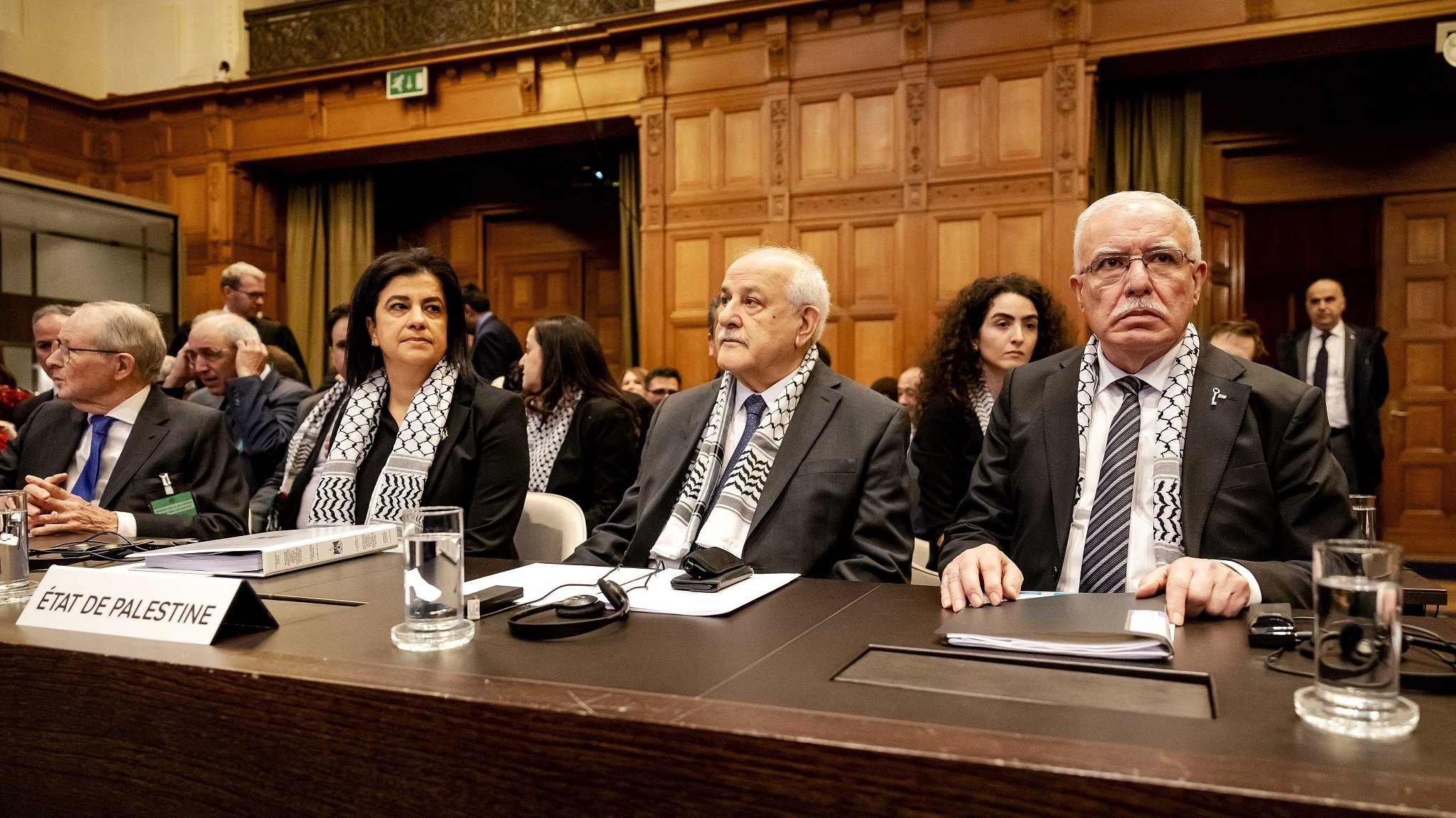 Riad Malki (r), Außenminister der Palästinensischen Autonomiebehörde, während einer Anhörung vor dem IGH über die rechtlichen Konsequenzen der israelischen Besatzung palästinensischer Gebiete
