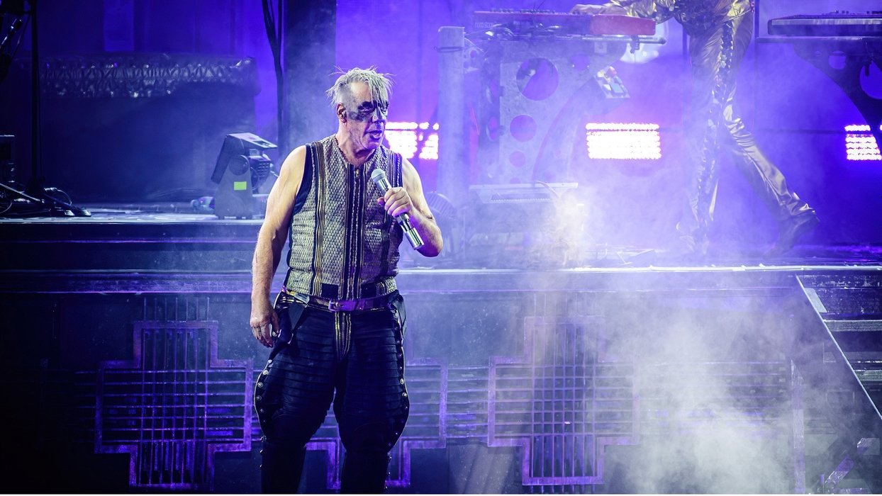 Till Lindemann, hier bei einem Konzert in Dänemark, will gegen die Anschuldigungen gegen ihn vorgehen.