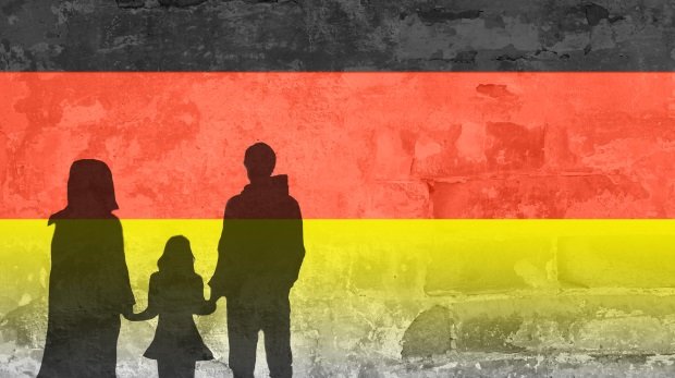 Deutschlandflagge mit Silhouetten