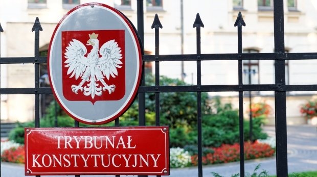 Tor des polnischen Verfassungsgerichts in Warschau