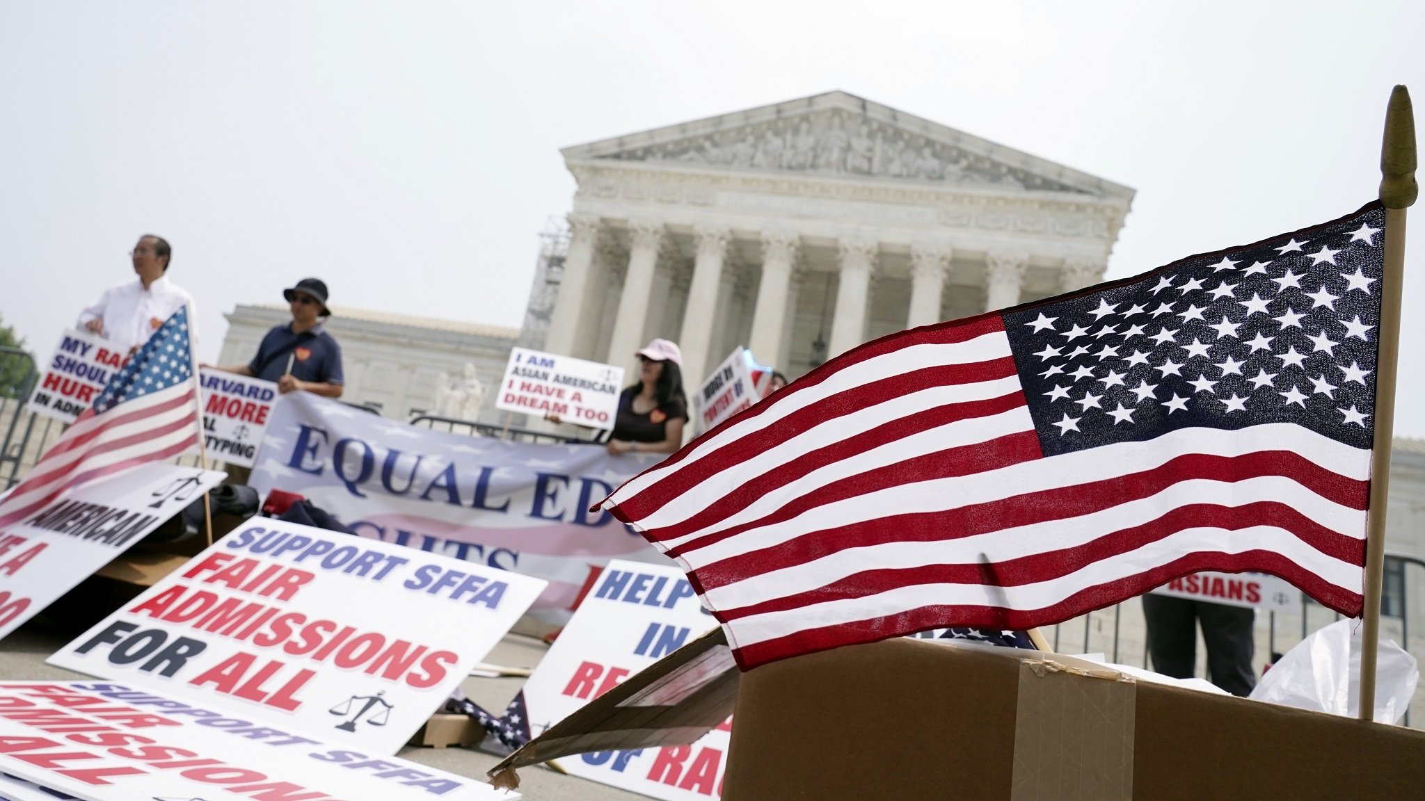 Proteste außerhalb des US Supreme Court am Donnerstag