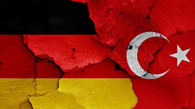 Deutsch-türkisches Beziehung bröckelt (Symbol)