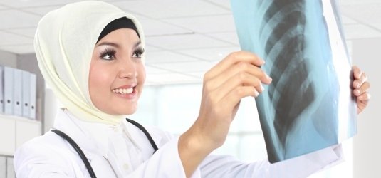 Muslima im Krankenhaus, Symbolbild