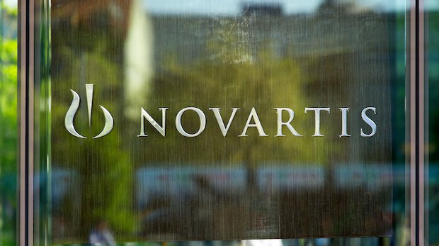 Schriftzug Novartis auf einer Glasscheibe