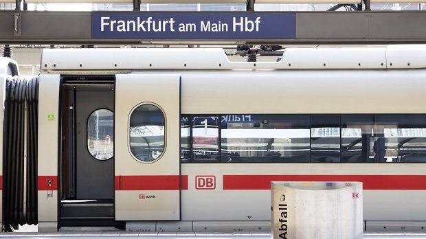 Ein ICE am Hauptbahnhof Frankfurt a.M.