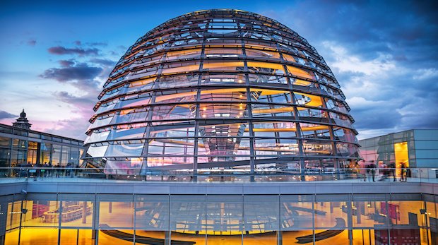 Der Bundestag bei Abendstimmung