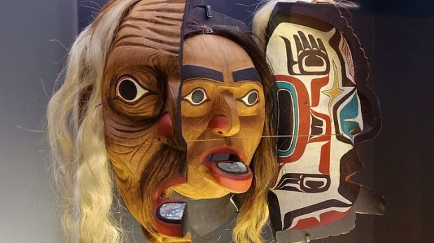 Kwakwakaʼwakw-Maske im Peabody Museum of Archaeology and Ethnology