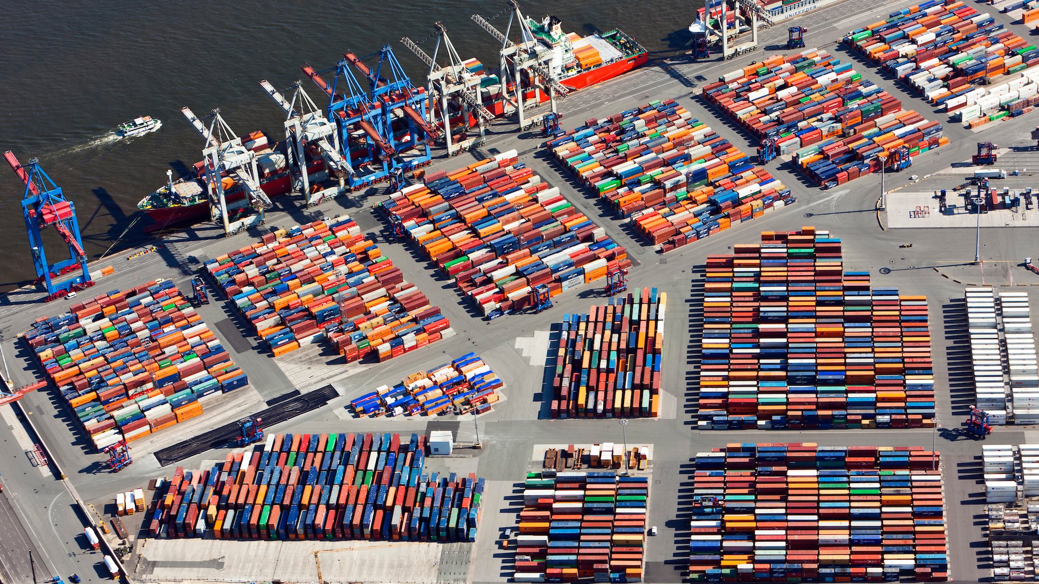 Containerabfertigung im Hamburger Hafen