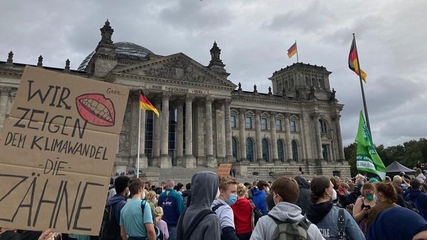 Klimastreik vor dem Reichstagsgebäude am 24.09.2021