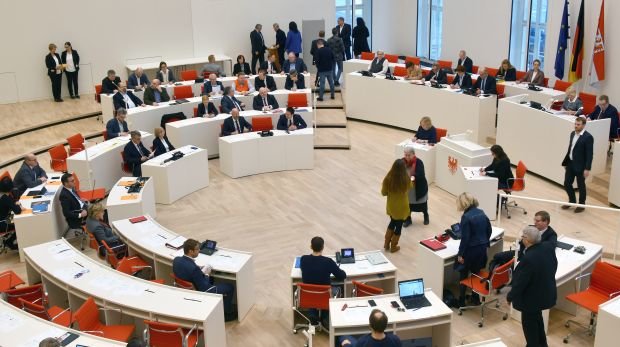 Brandenburger Landtag bei der Wahl der AfD-Mitglieder des Richterwahlausschusses