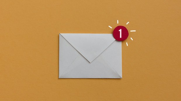 E-Mail-Icon, nachgestellt aus Papier