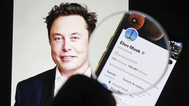 Elon Musk und ein Blick auf seinen Twitter-Account
