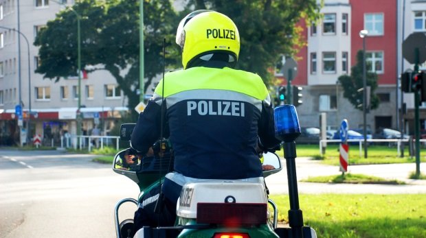 Ein Motorradpolizist (Symbolbild)
