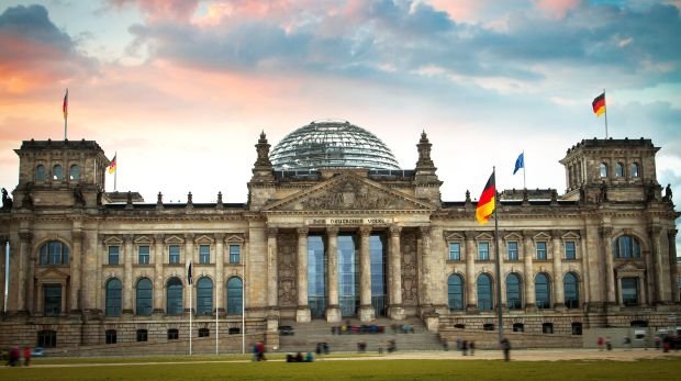Der Bundestag - seit 100 Jahren dürfen auch Frauen ihn wählen