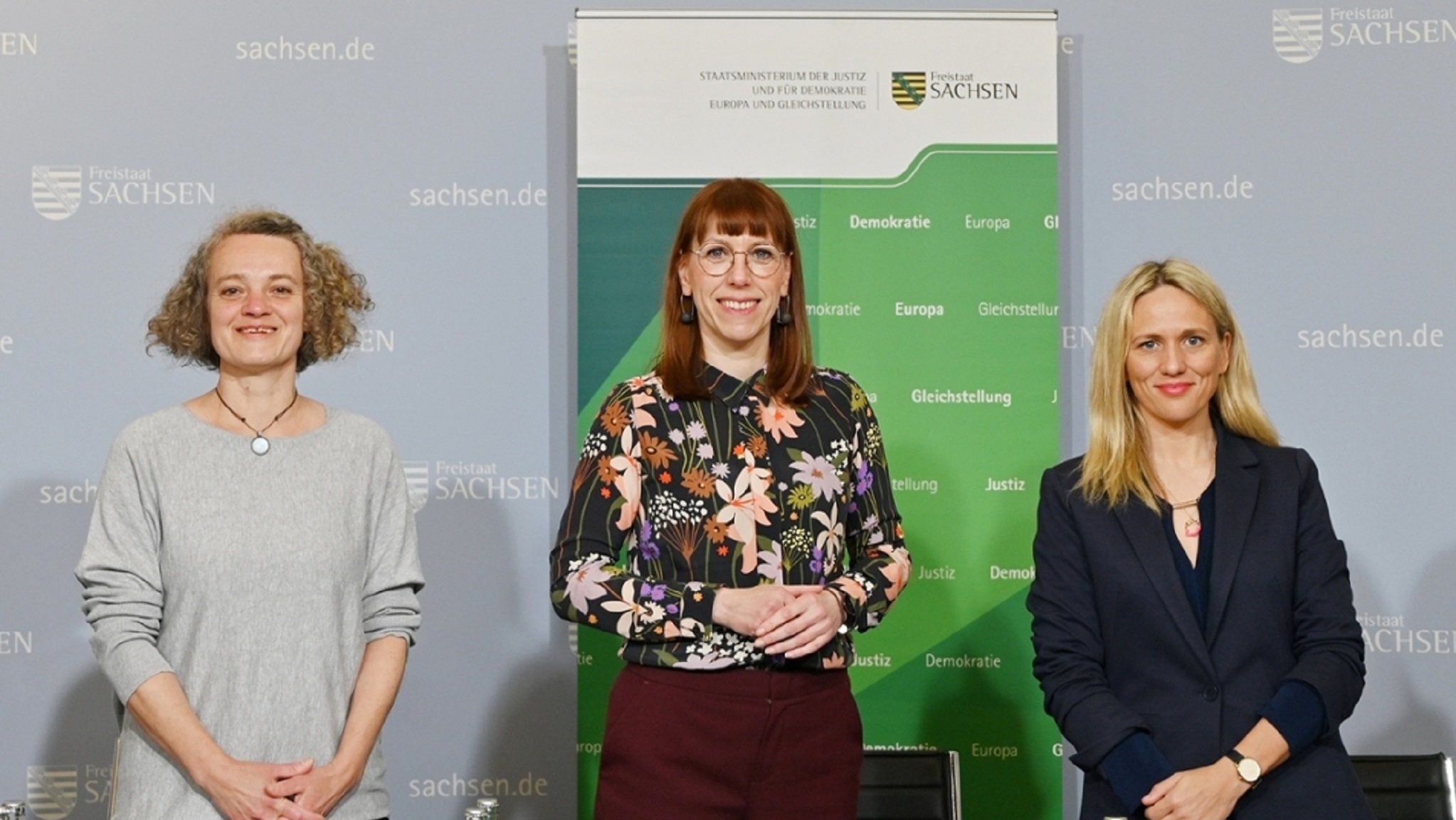 Susanne Burkhardt (Mediatorin im Verein für soziale Rechtspflege Dresden e.V.), Justizministerin Katja Meier, Prof. Dr. Elisa Hoven (Universität Leipzig)