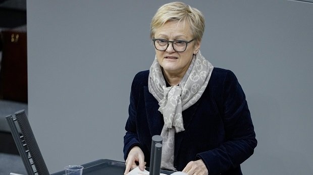 Renate Künast bei einer Rede im Bundestag am 14.01.2021