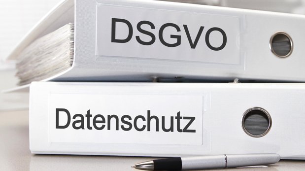 Aktenordner betitelt mit DSGVO und Datenschutz.