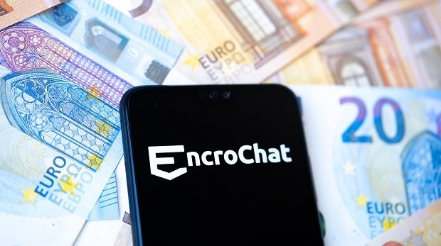 Handybildschirm zeigt das Wort "EncroChat" an