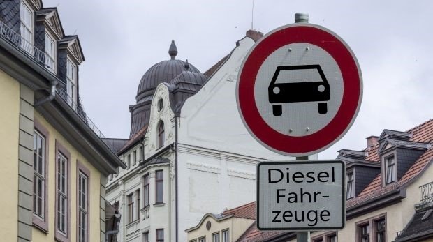 Verkehrsschild verbietet Dieselfahrzeuge