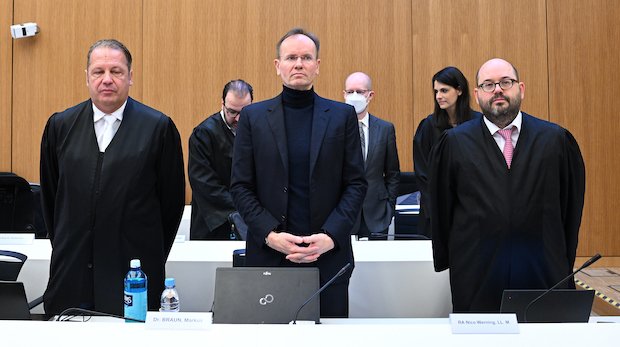 Markus Braun zwischen seinen Anwälten Alfred Dierlamm und Nico Werning.