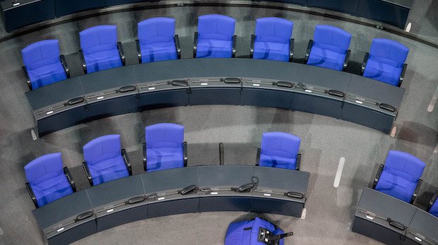 Stühle im Bundestag.