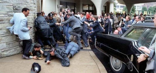Chaos nach dem Attentatsversuch auf US-Präsident Ronald Reagan (Washington, 30. März 1981)