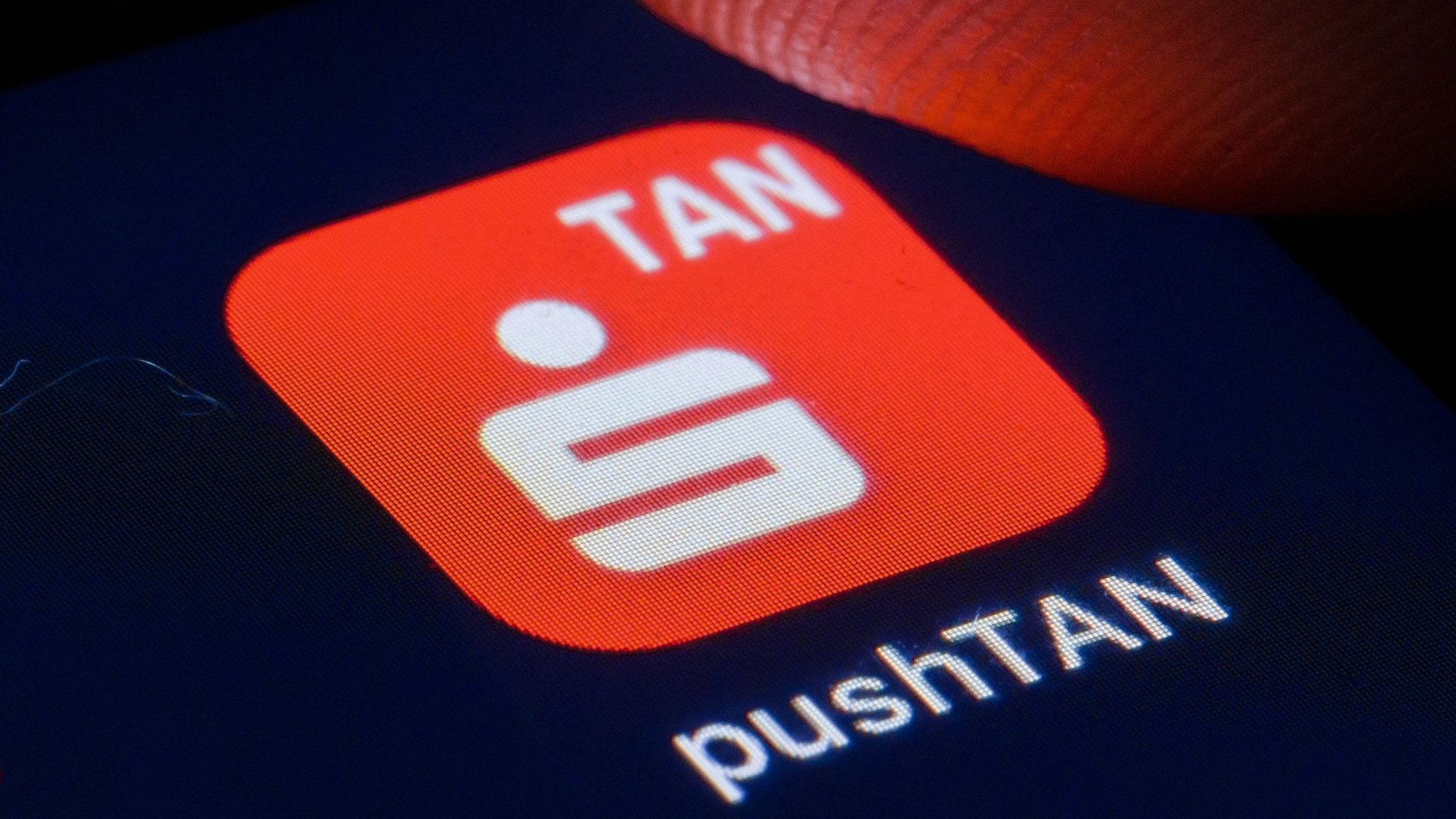 Die pushTAN-App der Sparkasse auf einem Handy