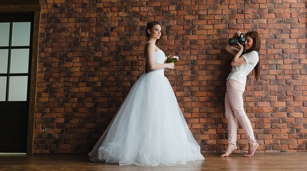 Eine Braut wird fotografiert