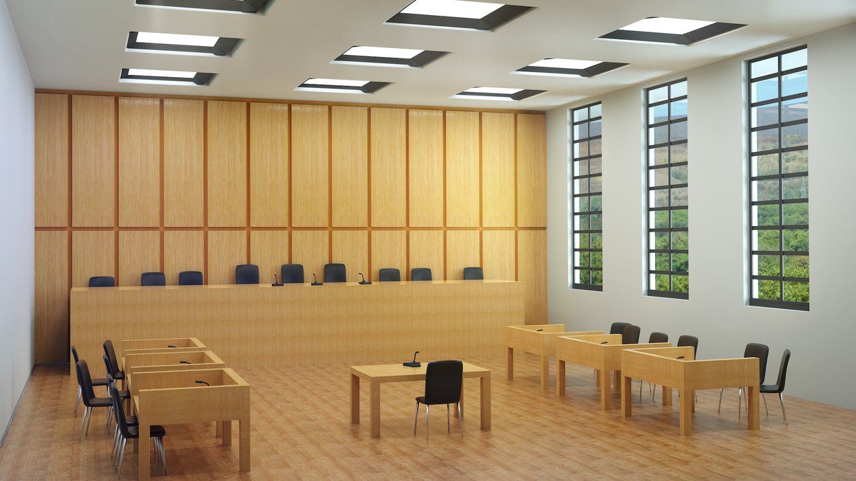 Ein leerer Gerichtssaal