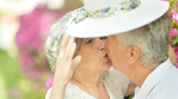 küssende Senioren (Symbolbild)