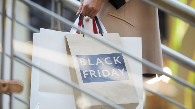 Einkaufstüte mit der Aufschrift "Black Friday"