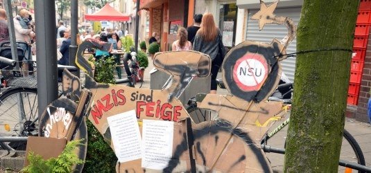 Fahrrad aus Pappe auf der Keupstraße in Köln