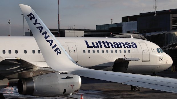 Flugzeug von Ryanair und Lufthansa