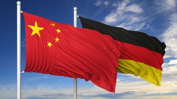Deutsche und chinesische Flagge